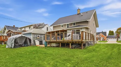 527 SW 2nd Dyersville IA 52040