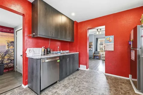 527 SW 2nd Dyersville IA 52040