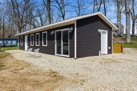 21686 257 Delhi IA 52223