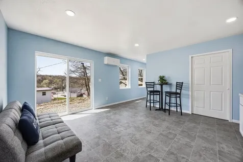 21686 257 Delhi IA 52223