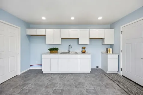 21686 257 Delhi IA 52223
