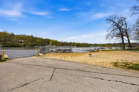 21686 257 Delhi IA 52223