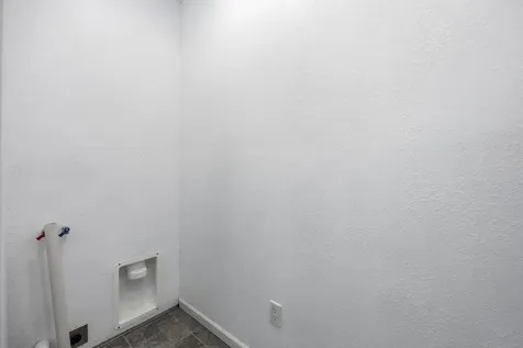 21686 257 Delhi IA 52223