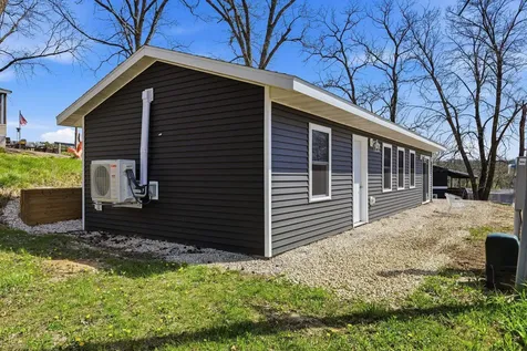 21686 257 Delhi IA 52223
