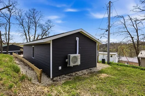 21686 257 Delhi IA 52223