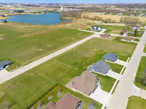 835 10th Street SW Dyersville IA 52040