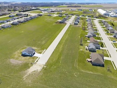 835 10th Street SW Dyersville IA 52040