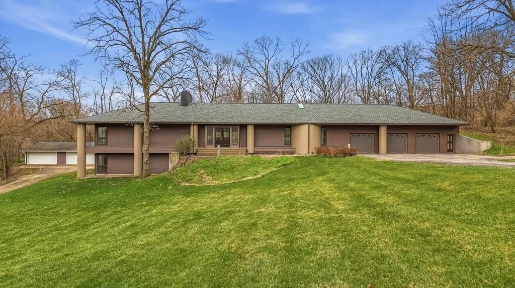 16379 Coventry Dubuque IA 52001