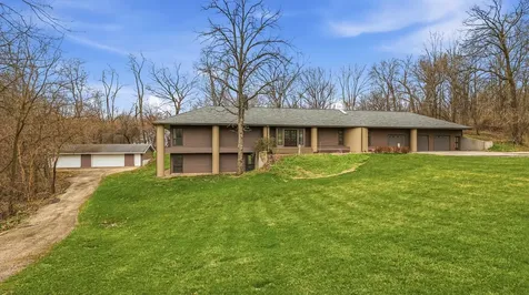 16379 Coventry Dubuque IA 52001