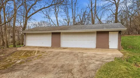 16379 Coventry Dubuque IA 52001