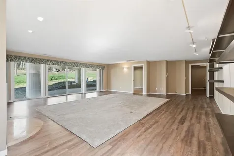 16379 Coventry Dubuque IA 52001