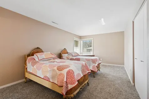 16379 Coventry Dubuque IA 52001