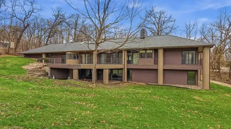 16379 Coventry Dubuque IA 52001