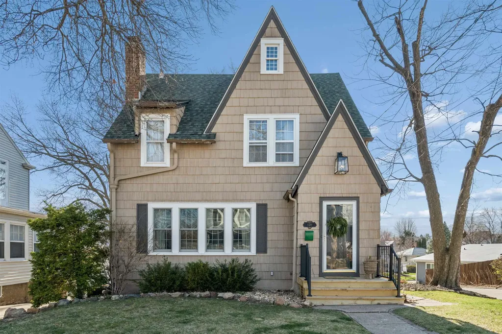 170 South Hill Dubuque IA 52003