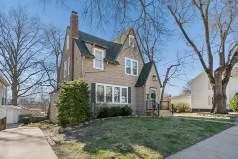 170 South Hill Dubuque IA 52003