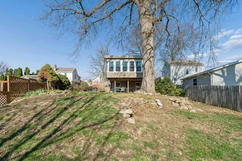 170 South Hill Dubuque IA 52003