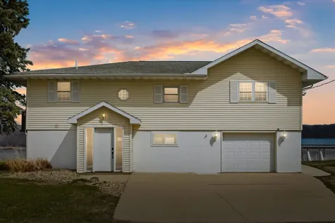 174 Abel Guttenberg IA 52052