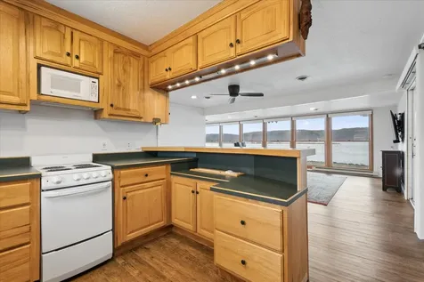 174 Abel Guttenberg IA 52052