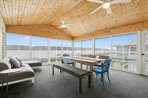 174 Abel Guttenberg IA 52052