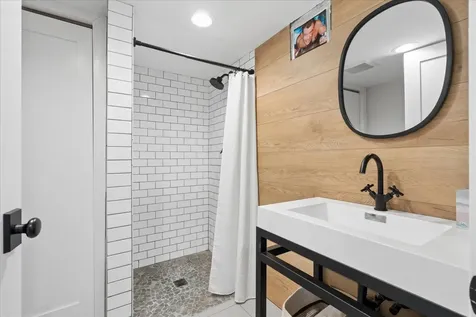 174 Abel Guttenberg IA 52052