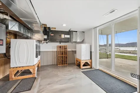174 Abel Guttenberg IA 52052