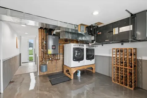 174 Abel Guttenberg IA 52052