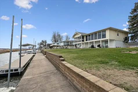 174 Abel Guttenberg IA 52052