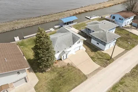 174 Abel Guttenberg IA 52052