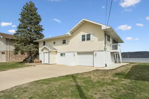 174 Abel Guttenberg IA 52052