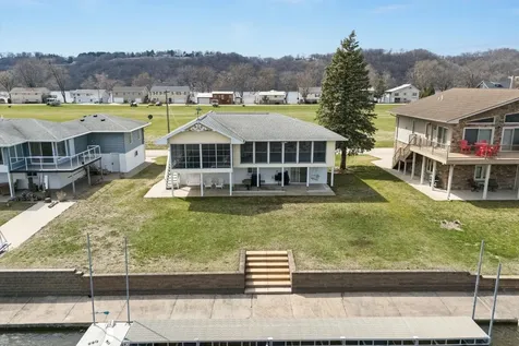 174 Abel Guttenberg IA 52052