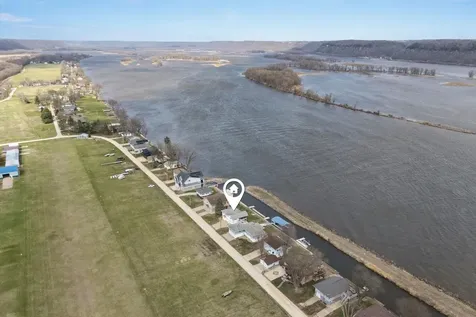 174 Abel Guttenberg IA 52052