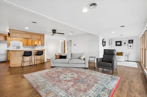 174 Abel Guttenberg IA 52052