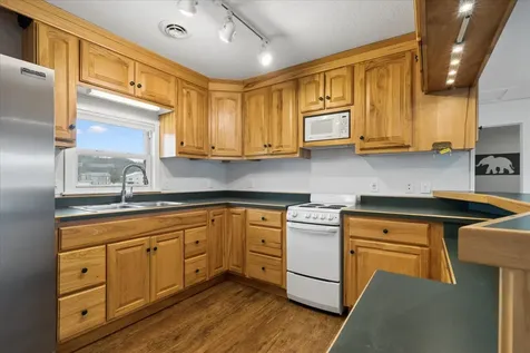 174 Abel Guttenberg IA 52052