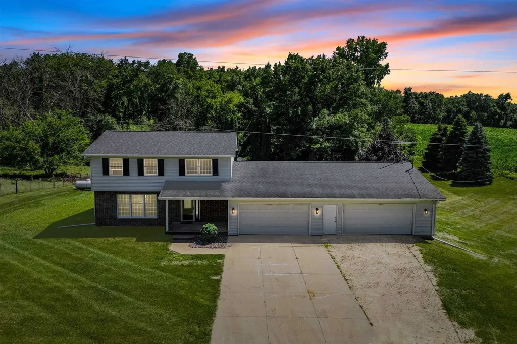 30020 Prier Dyersville IA 52040