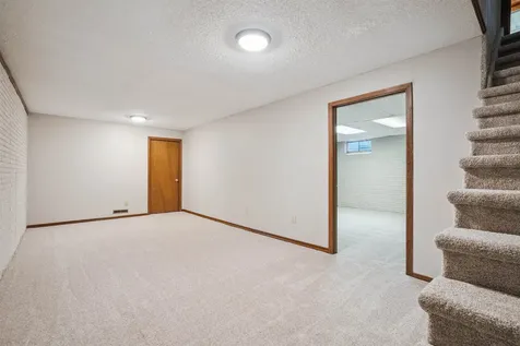 30020 Prier Dyersville IA 52040