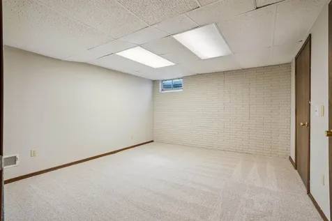 30020 Prier Dyersville IA 52040