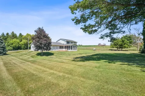 30020 Prier Dyersville IA 52040