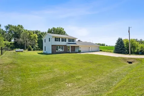 30020 Prier Dyersville IA 52040