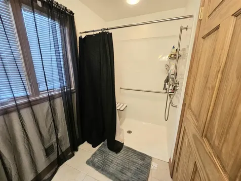 719 E 22nd Dubuque IA 52001-3406