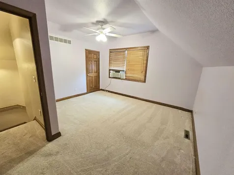 719 E 22nd Dubuque IA 52001-3406