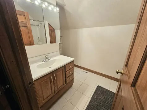 719 E 22nd Dubuque IA 52001-3406