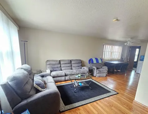 719 E 22nd Dubuque IA 52001-3406