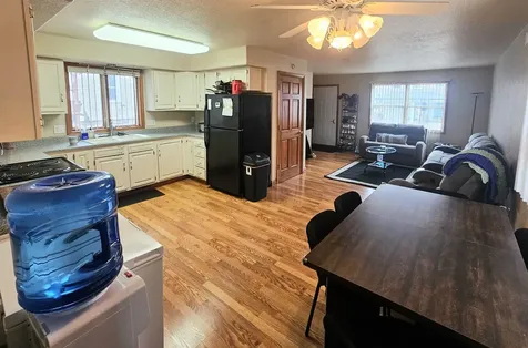 719 E 22nd Dubuque IA 52001-3406
