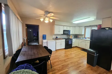719 E 22nd Dubuque IA 52001-3406