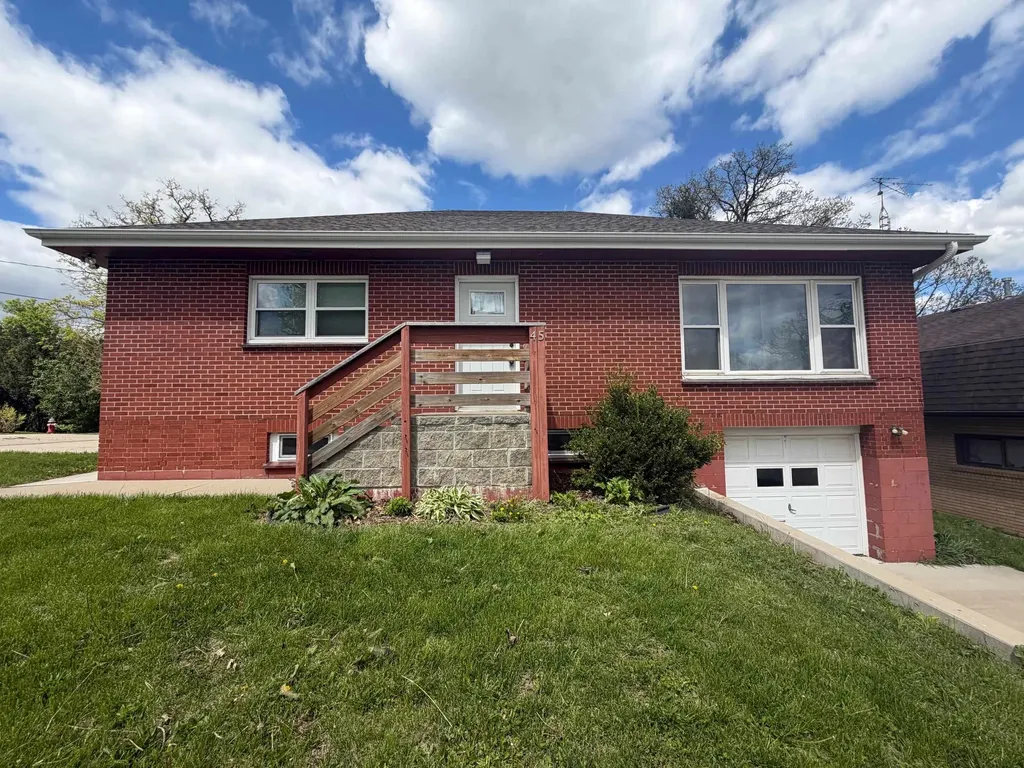 45 Oak Grove Dubuque IA 52002