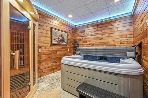 1567 St. Catherine Dubuque IA 52031
