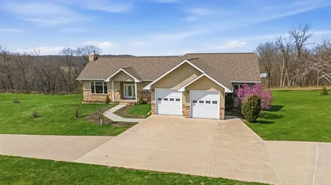 1567 St. Catherine Dubuque IA 52031