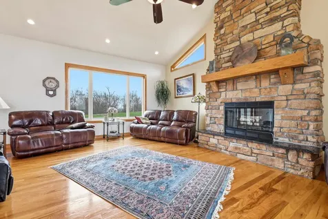 1567 St. Catherine Dubuque IA 52031