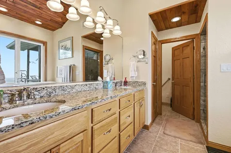 1567 St. Catherine Dubuque IA 52031