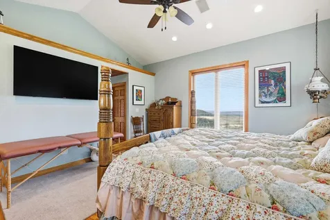 1567 St. Catherine Dubuque IA 52031